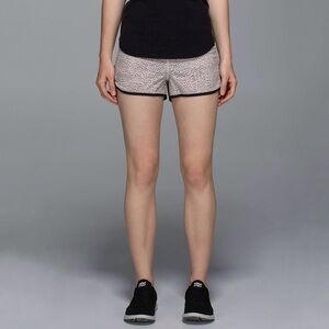 Lululemon Run Speed Short 4 Way Stretch Dottie Dash Grain Black 6